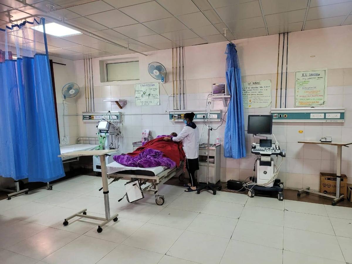 Nursing station and ward at THEWMCH